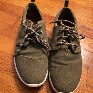 TOMS Sneakers